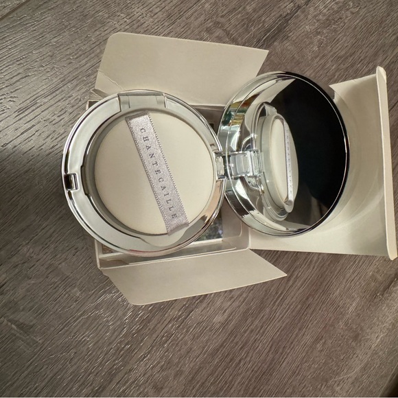 Brand new - chantecaille future skin cushion - Picture 3 of 6
